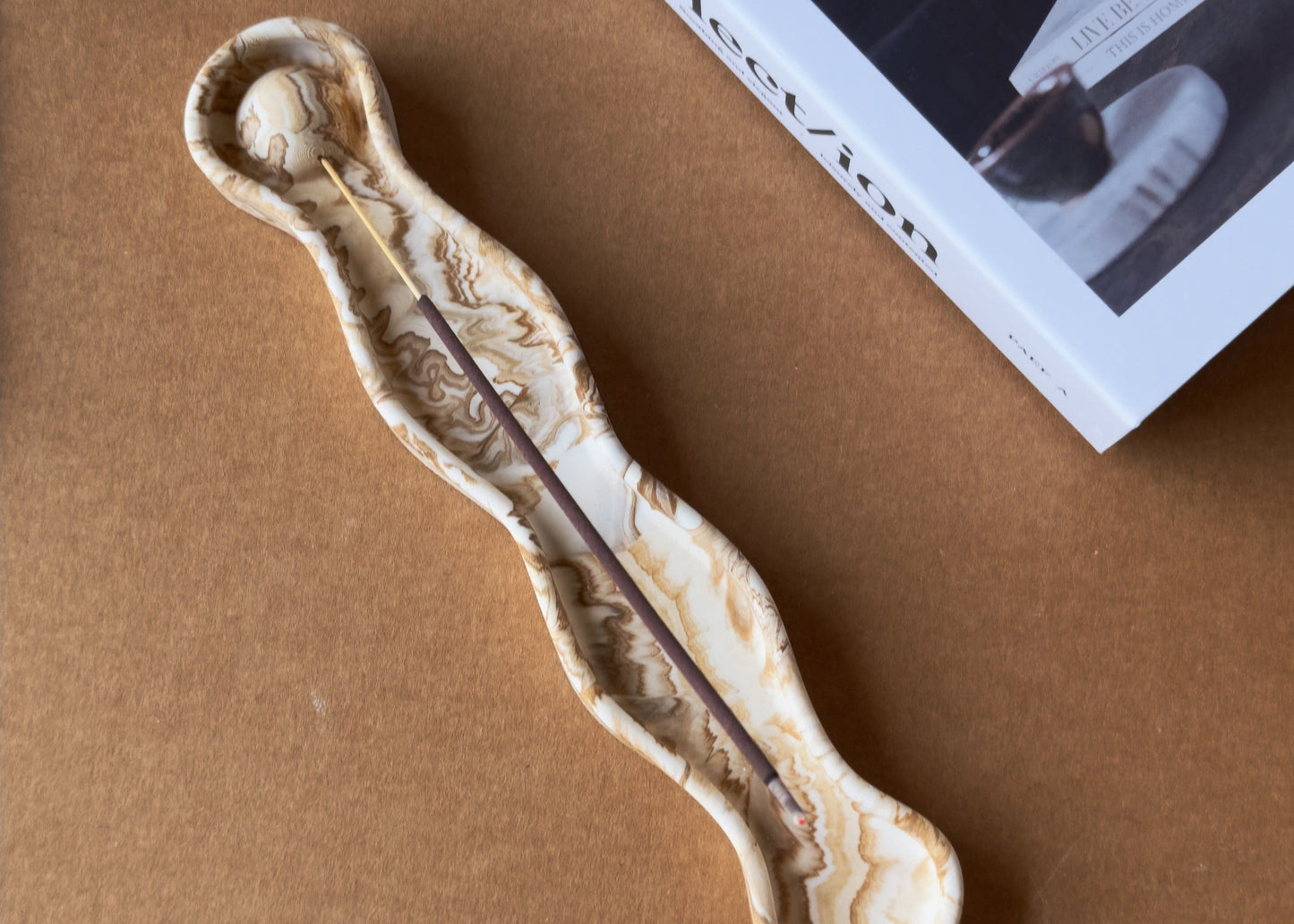 Wavy incense stick holder