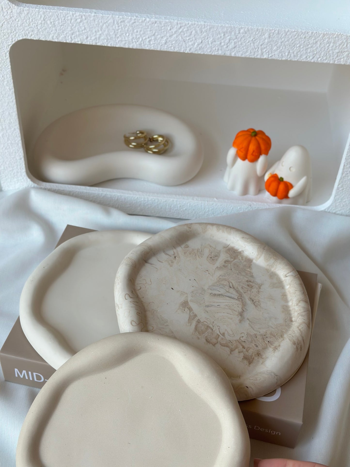 Round Irregular Cloudy Tray