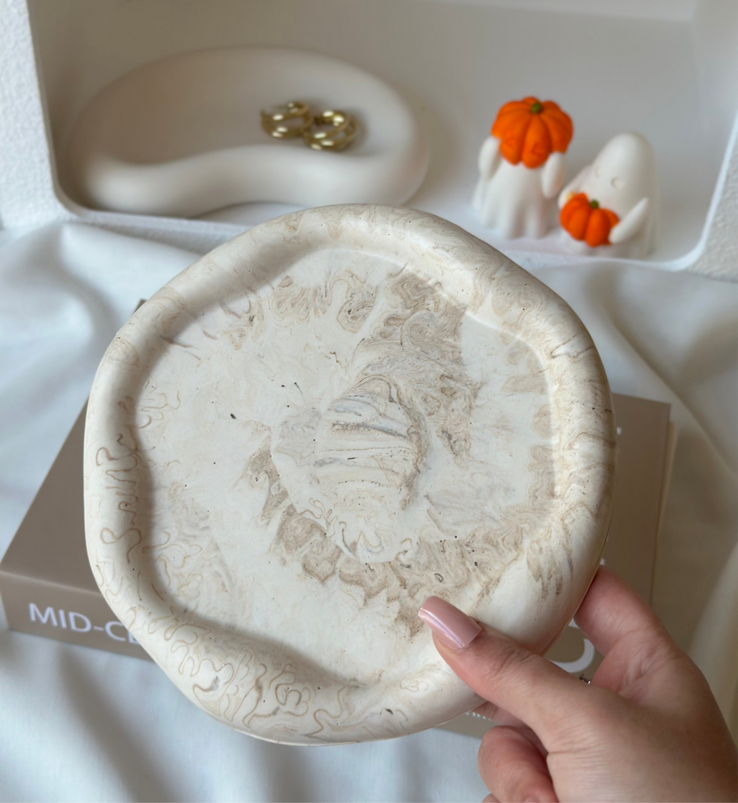 Round Irregular Cloudy Tray