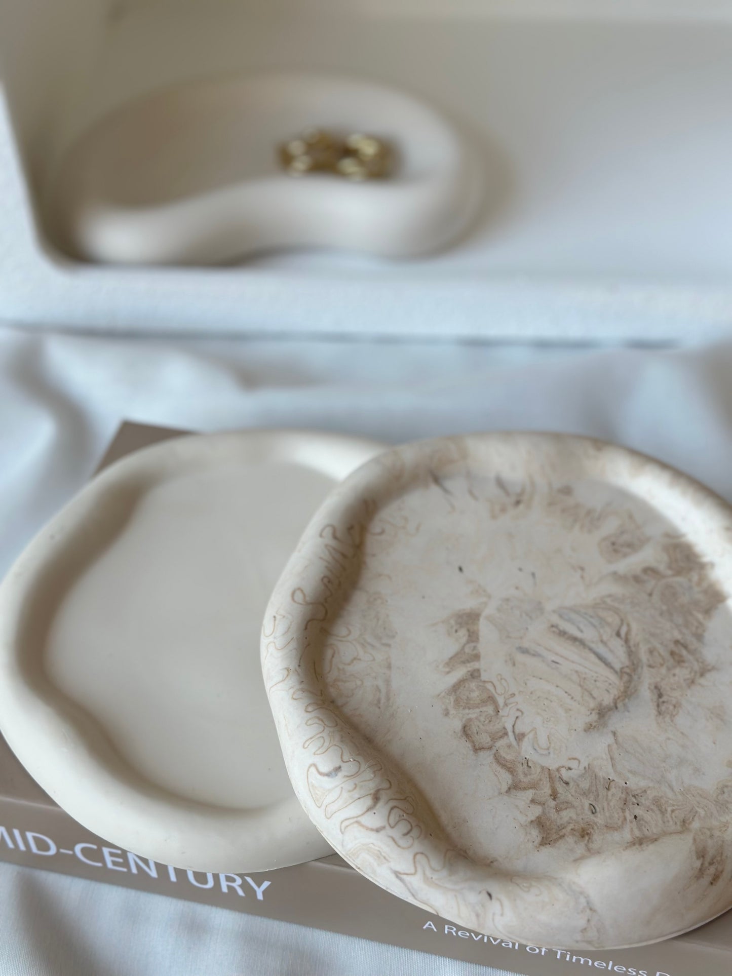 Round Irregular Cloudy Tray