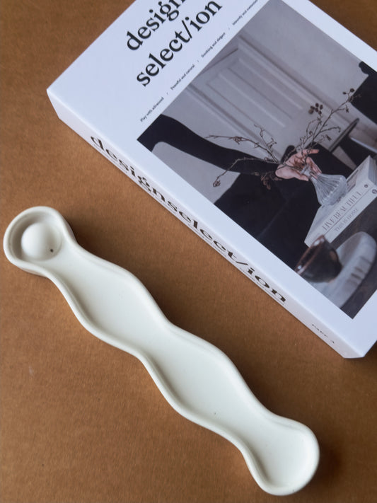 Wavy incense stick holder